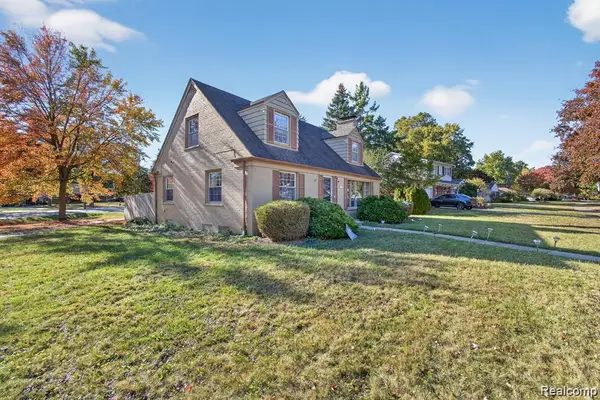 28025 Sunset BLVD W, LathrupVillage, MI 48076