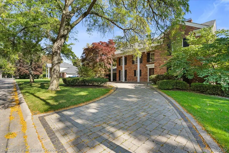 14 Stratford PL, Grosse Pointe, MI 48230 - #2