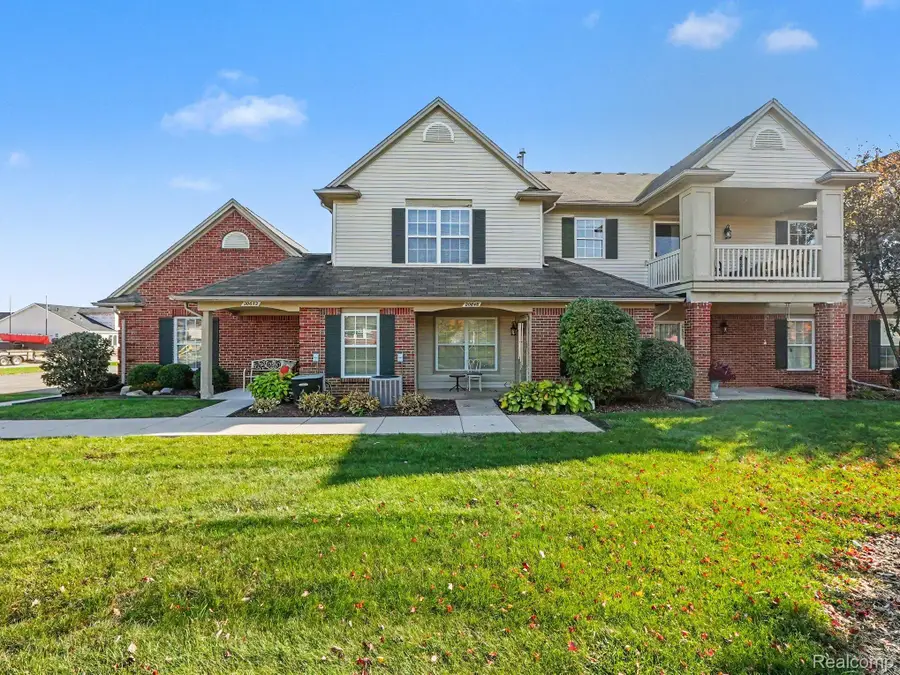 20652 Henry ST, Brownstown, MI 48183 - #2