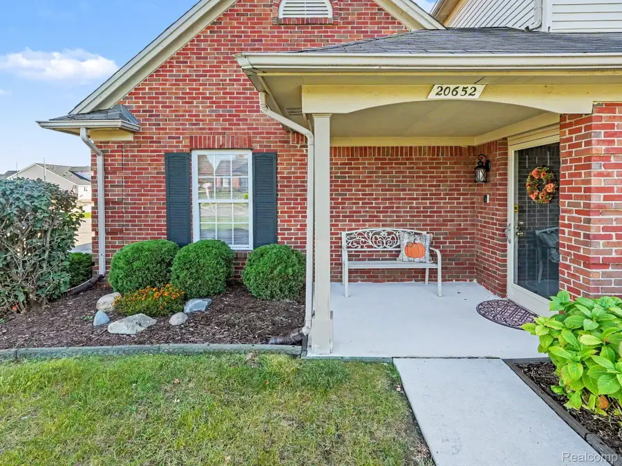 20652 Henry ST, Brownstown, MI 48183 - #3