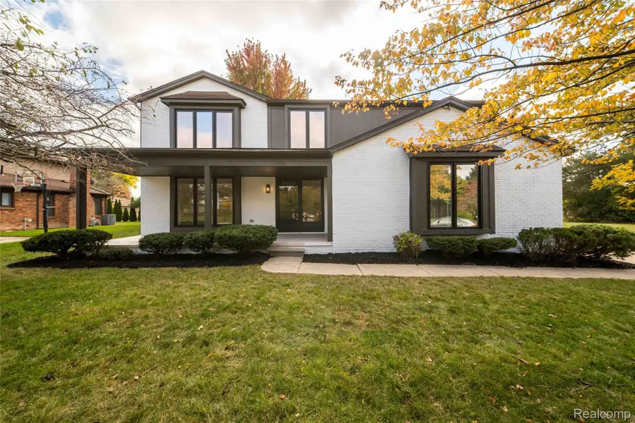 981 Keaton DR, Troy, MI 48098 - #2