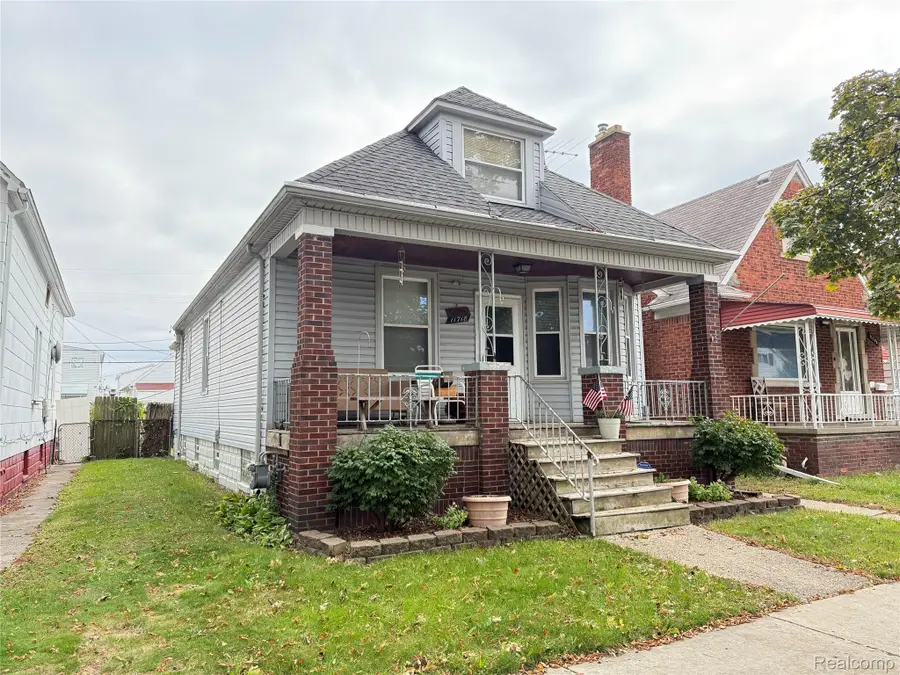 11718 Klinger ST, Hamtramck, MI 48212 - #2