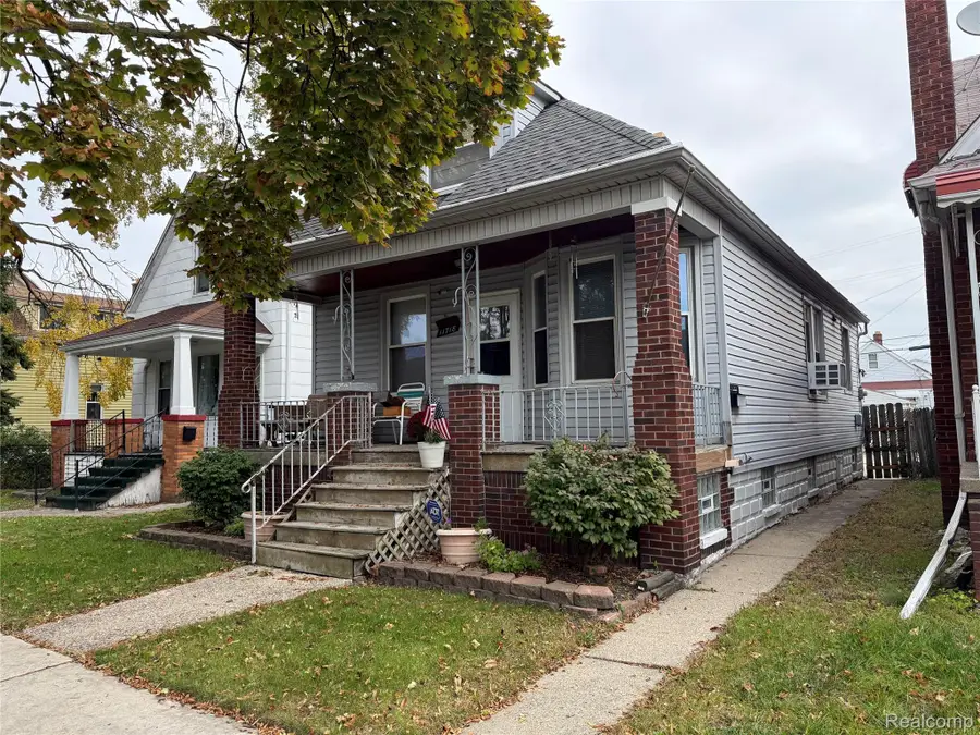 11718 Klinger ST, Hamtramck, MI 48212 - #3