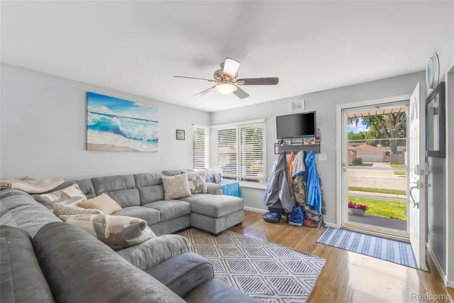 23421 Allor ST, Saint Clair Shores, MI 48082 - #2