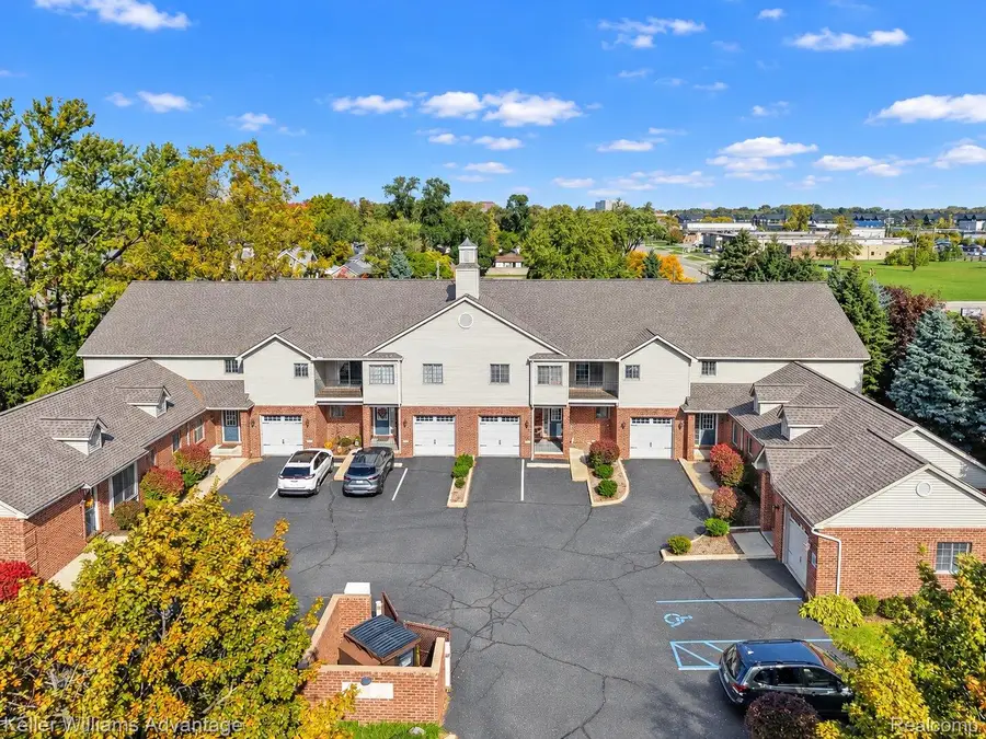 32 Highland AVE, Clawson, MI 48017 - #2