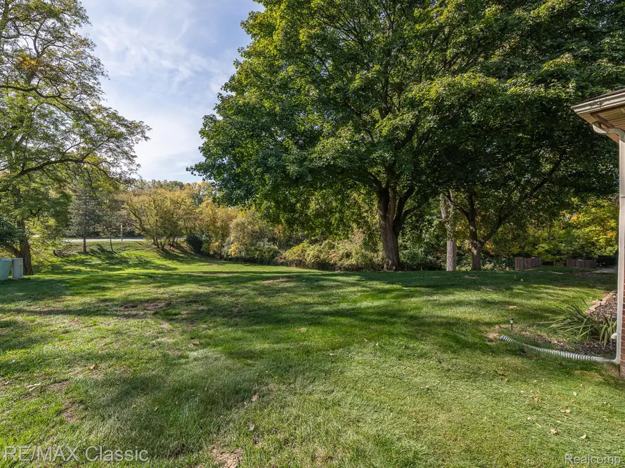 17161 Francavilla DR, Livonia, MI 48152 - #2