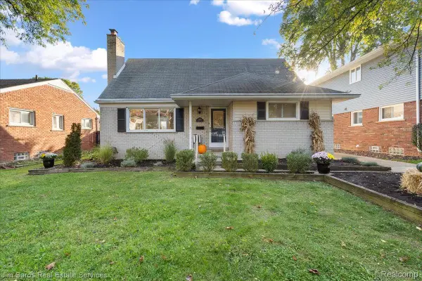 2720 Woodland AVE, RoyalOak, MI 48073