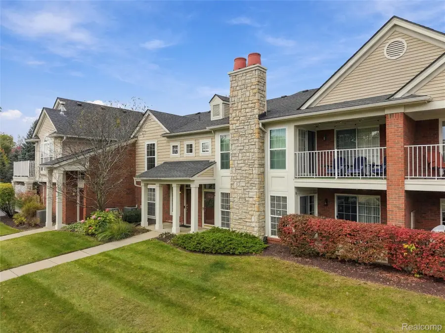 28251 Oakmonte CIR E, New Hudson, MI 48165 - #2