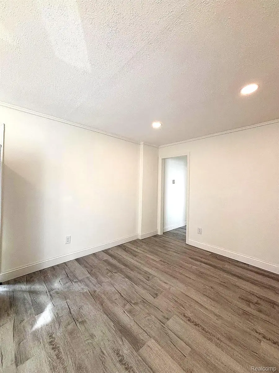 8023 Hupp AVE, Warren, MI 48089 - #3