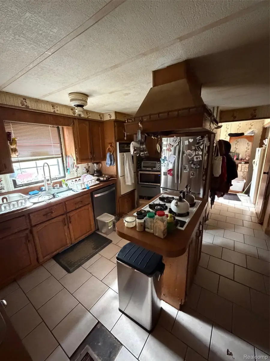 40625 Harris RD, Belleville, MI 48111 - #2