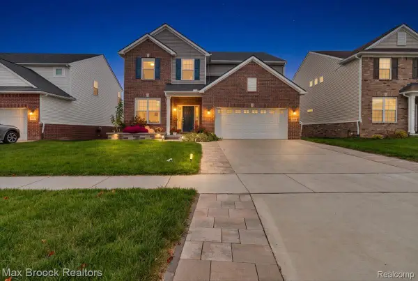 20809 Gidran DR, SouthLyon, MI 48178
