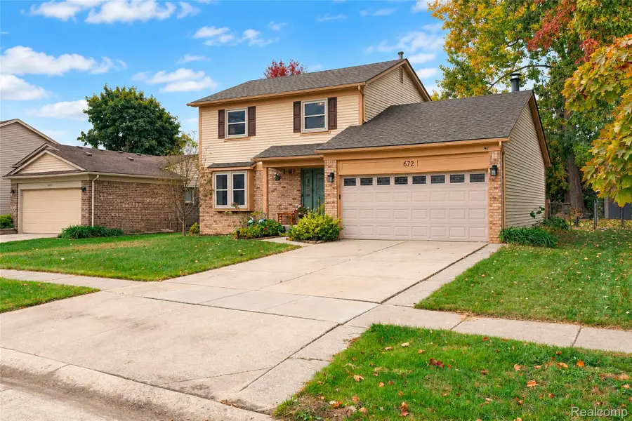 672 Stonehenge DR, Canton, MI 48188 - #2