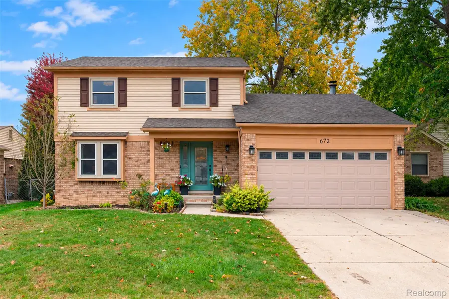 672 Stonehenge DR, Canton, MI 48188 - #3