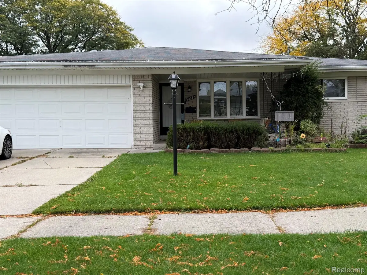 30322 Valenti DR, Warren, MI 48088 - #1