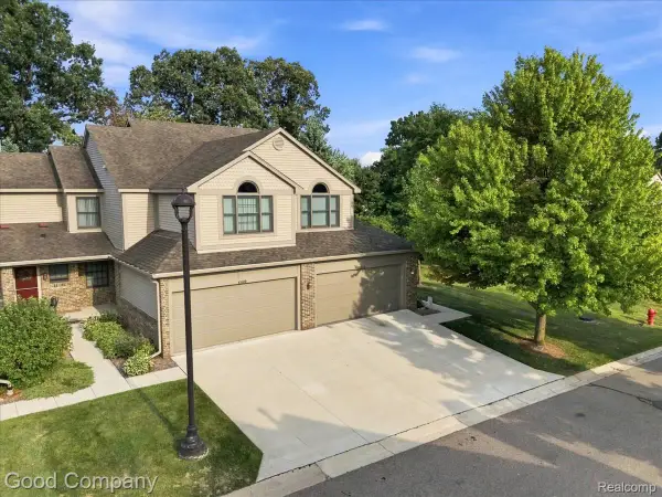 45117 Coachman CT, Canton, MI 48187