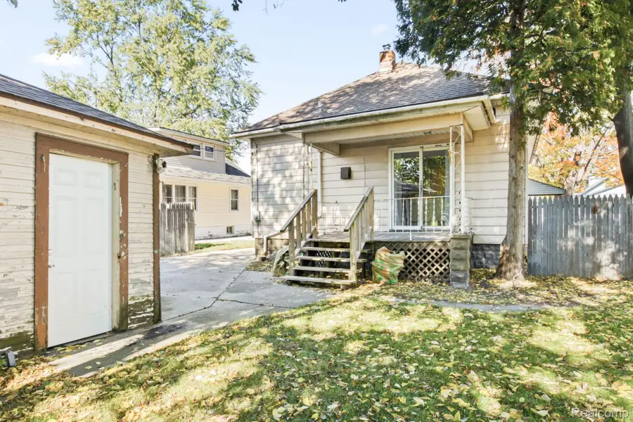 1220 Varney ST, Port Huron, MI 48060 - #3