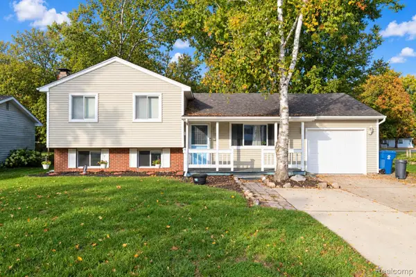 11156 Fuller ST, GrandBlanc, MI 48439