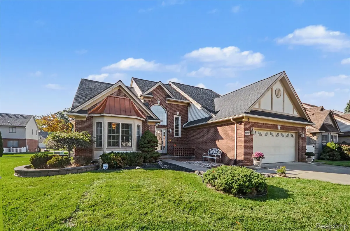 18837 Amber CT, Livonia, MI 48152 - #1