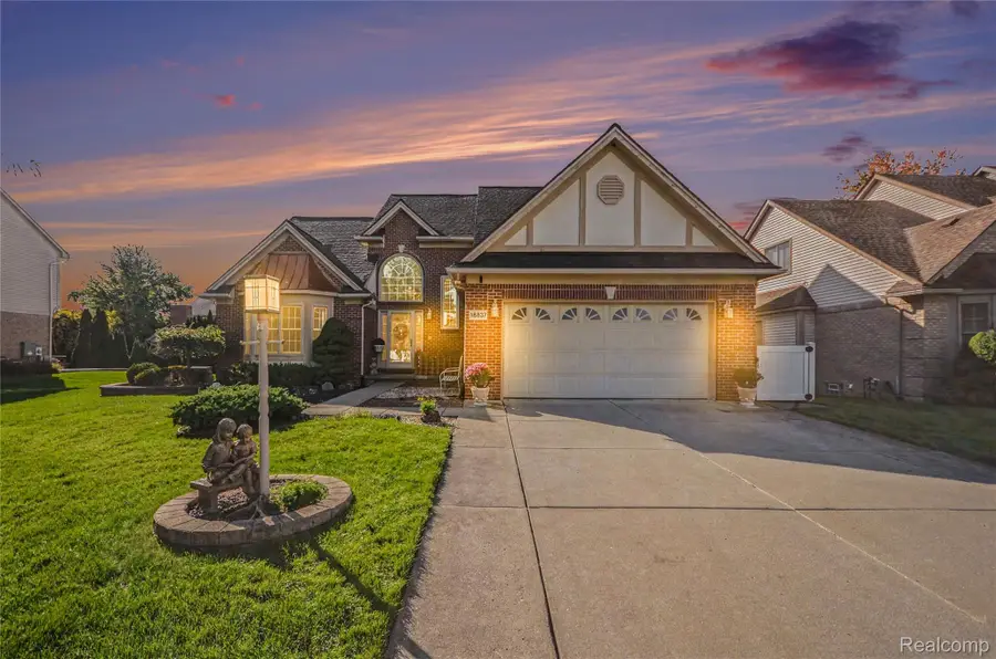 18837 Amber CT, Livonia, MI 48152 - #2