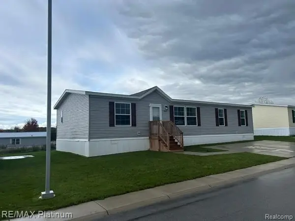 9439 Crystal Tarn, Fenton, MI 48430