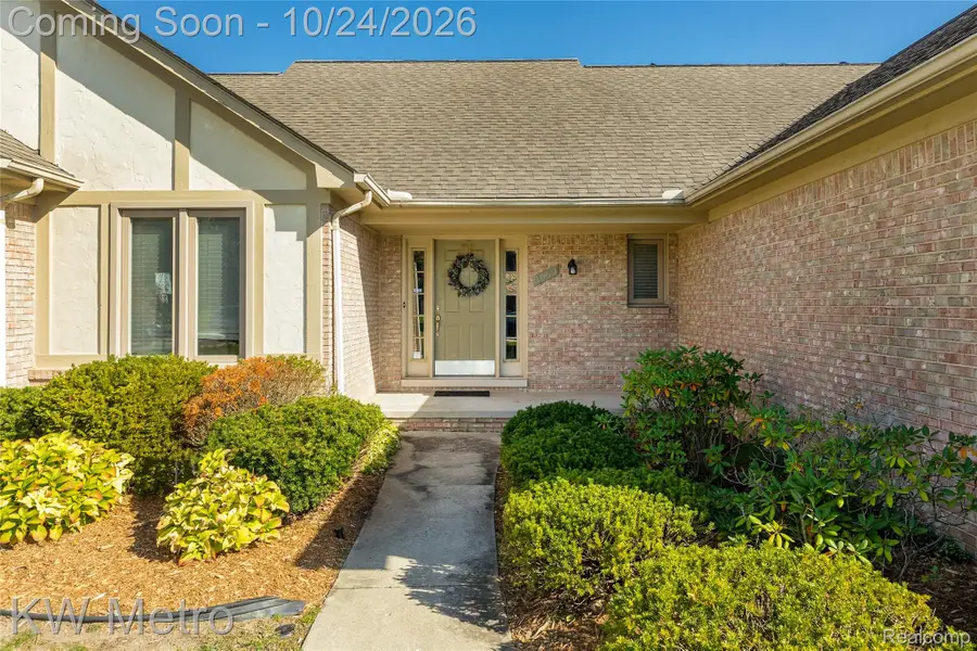 5964 Donaldson DR, Troy, MI 48085 - #2