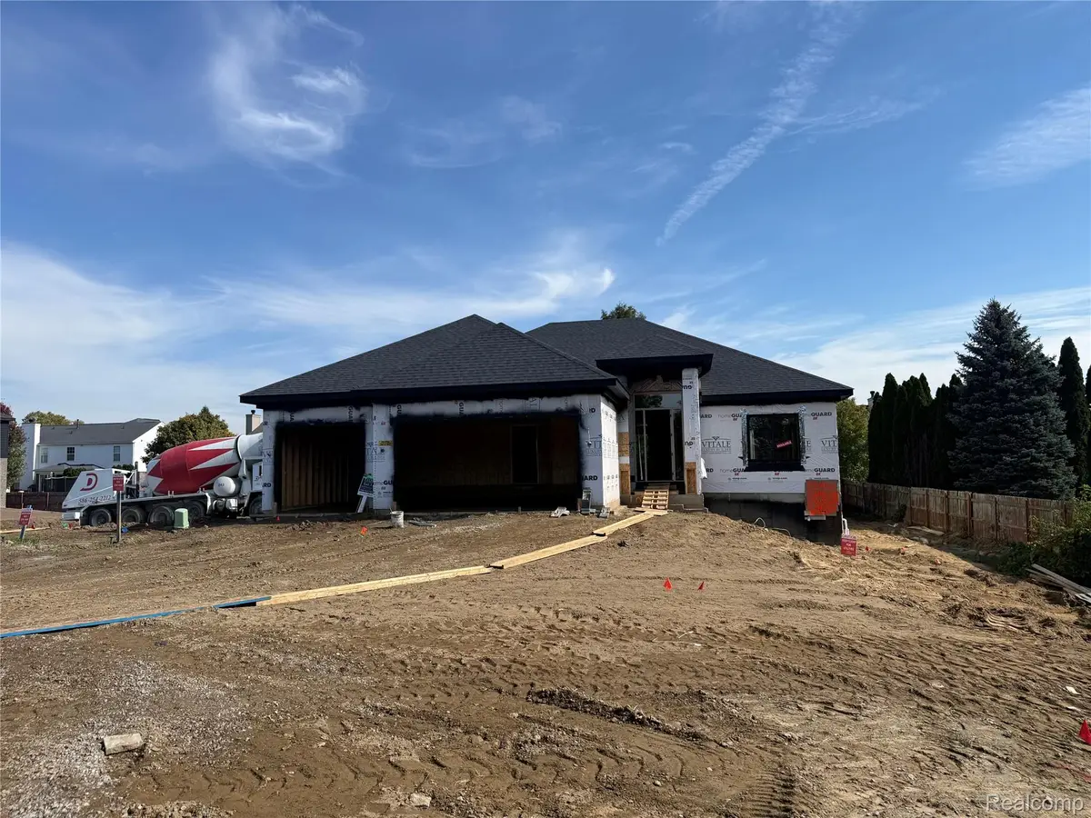 54752 Biscayne DR, Macomb, MI 48042 - #1