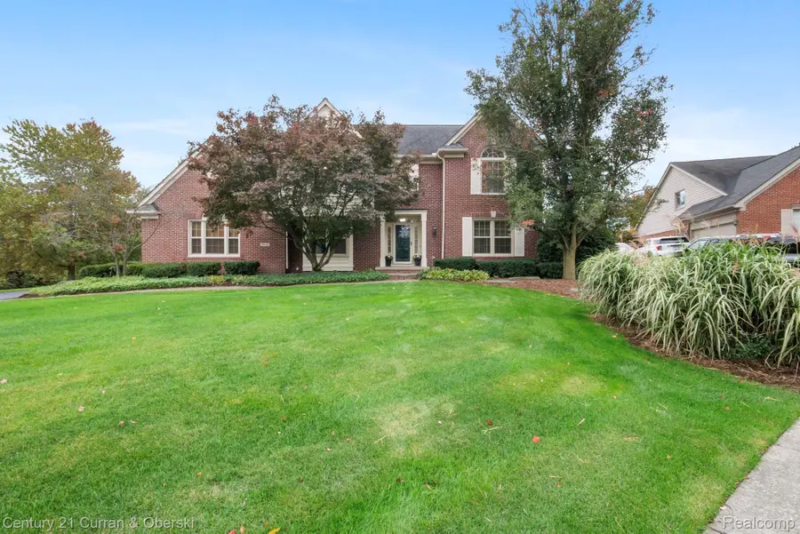 39711 Manchester CT, Northville, MI 48167 - #2