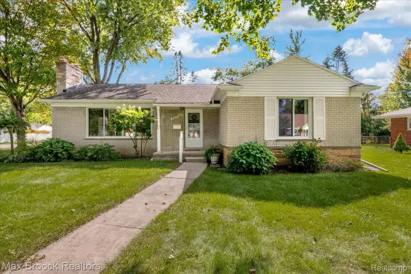 17825 Kinross AVE, BeverlyHills, MI 48025