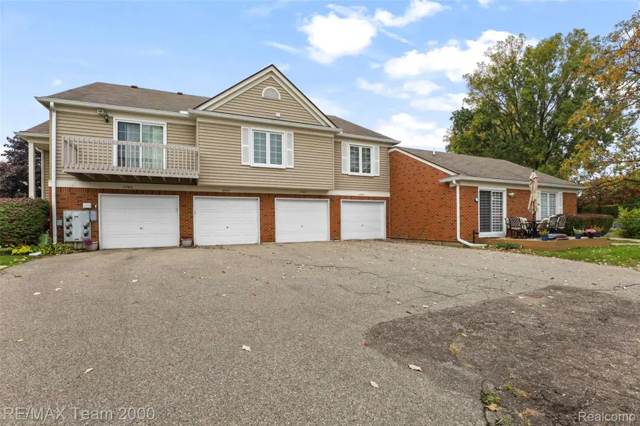 37424 Stonegate CIR, Clinton Township, MI 48036 - #2