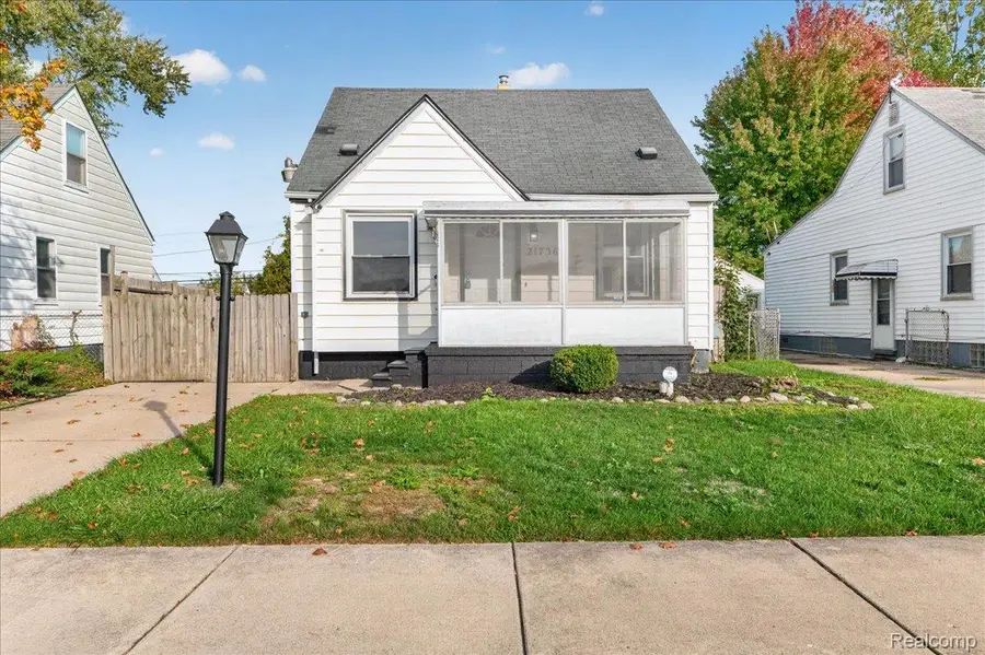 21736 Lambrecht AVE, Eastpointe, MI 48021 - #2
