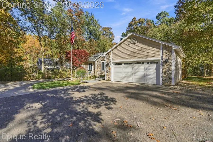 9085 Pineview Lake DR, Linden, MI 48451 - #2
