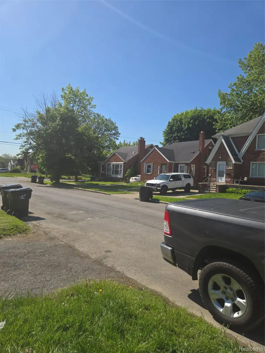9324 Courville ST, Detroit, MI 48224 - #3