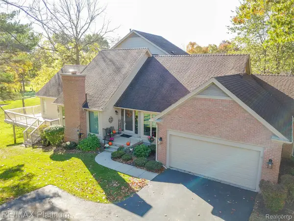 4558 Golf View DR, Brighton, MI 48116