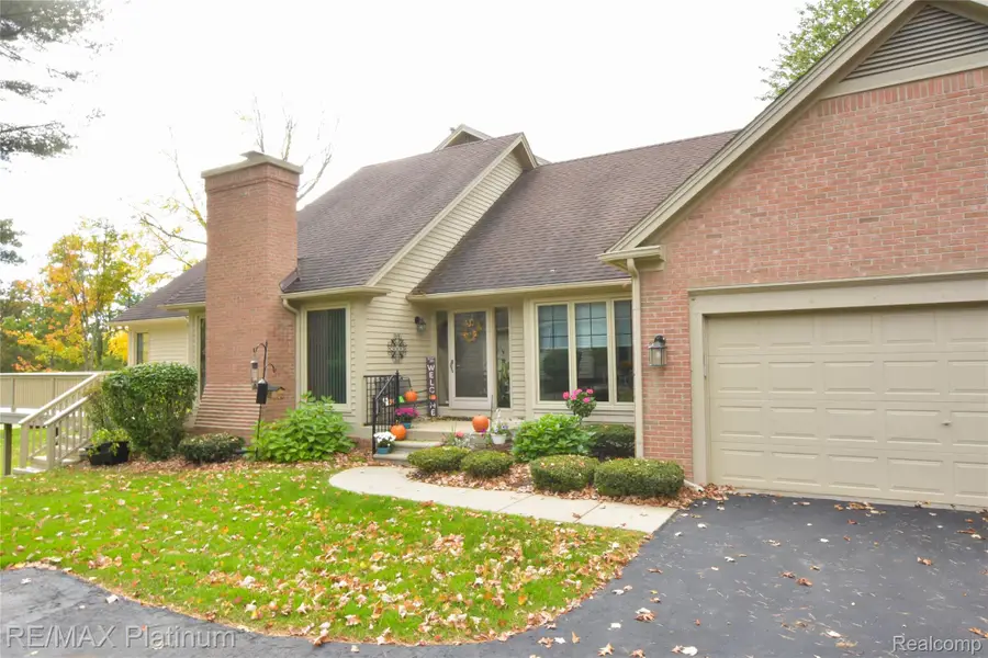 4558 Golf View DR, Brighton, MI 48116 - #3