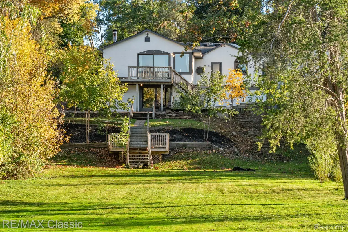 1726 W Oakley Park RD, Commerce, MI 48390 - #1