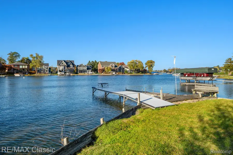 1726 W Oakley Park RD, Commerce, MI 48390 - #3