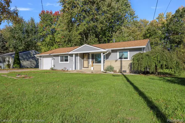 201 W Peterson DR, Brighton, MI 48114