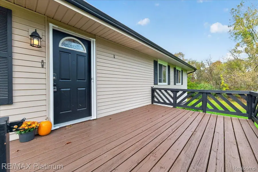 9658 Scholar DR, Pinckney, MI 48169 - #2