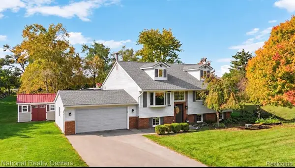 27455 S Hill RD, NewHudson, MI 48165