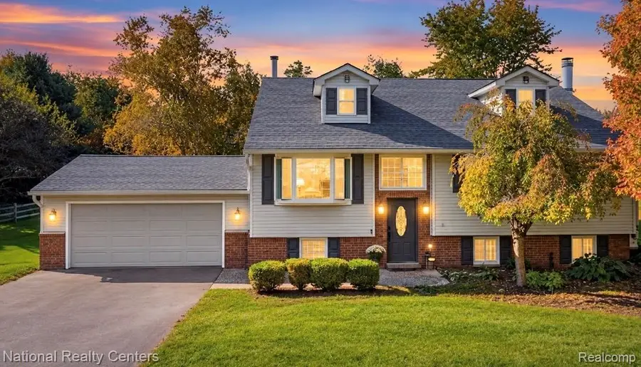 27455 S Hill RD, Lyon, MI 48165 - #2
