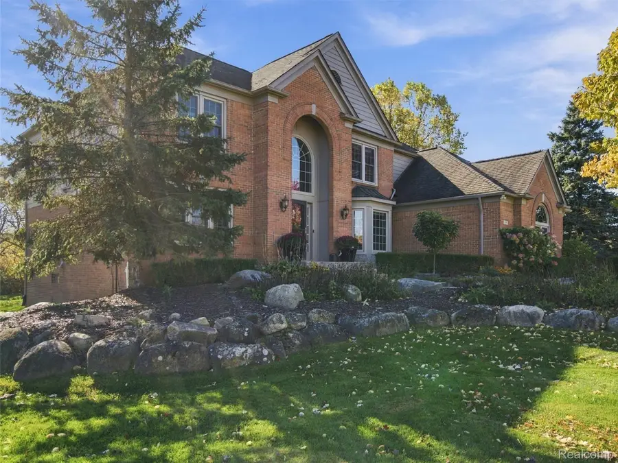 3797 Deer Springs DR, Rochester, MI 48306 - #2