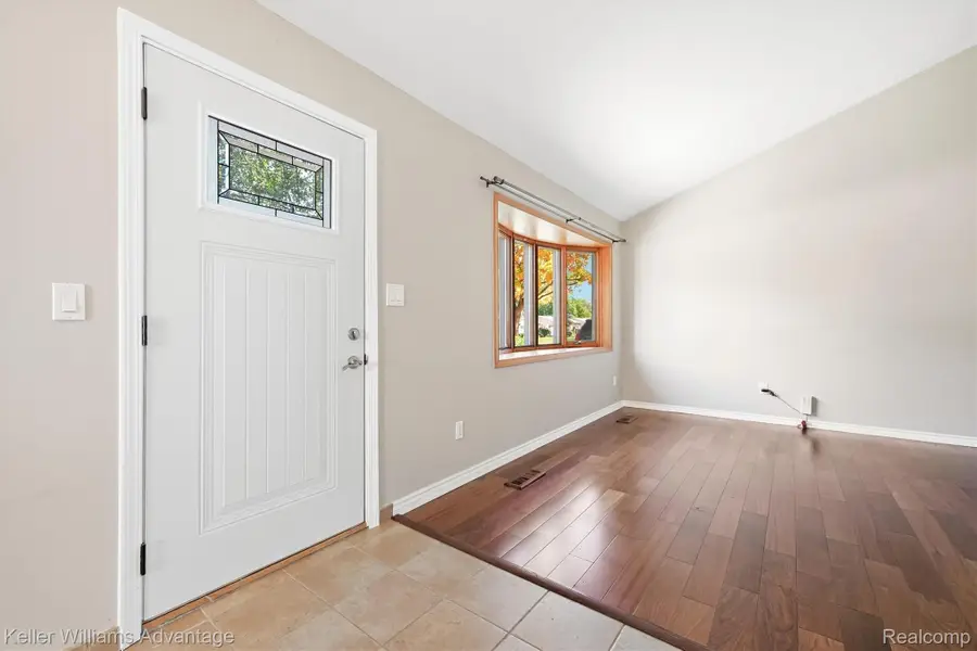 19861 Maplewood ST, Livonia, MI 48152 - #3