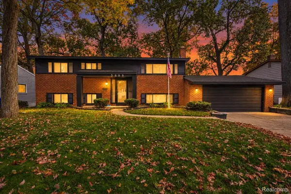 3898 Percy King RD, Waterford, MI 48329