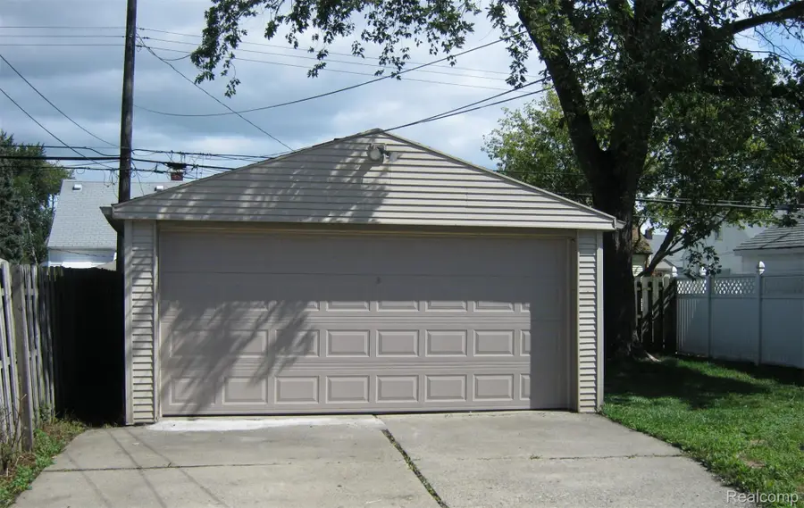 22034 Lambrecht AVE, Eastpointe, MI 48021 - #2