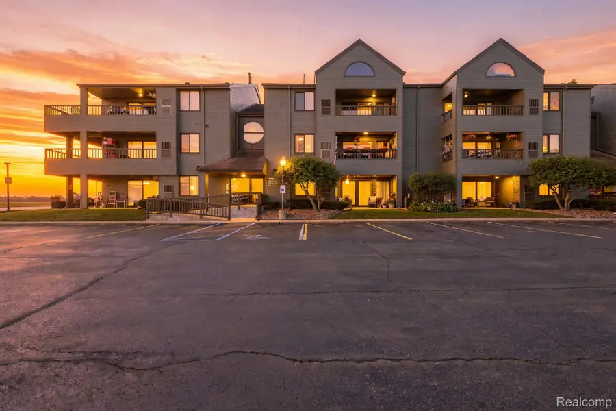2445 Riverside DR  # 202, Trenton, MI 48183 - #2
