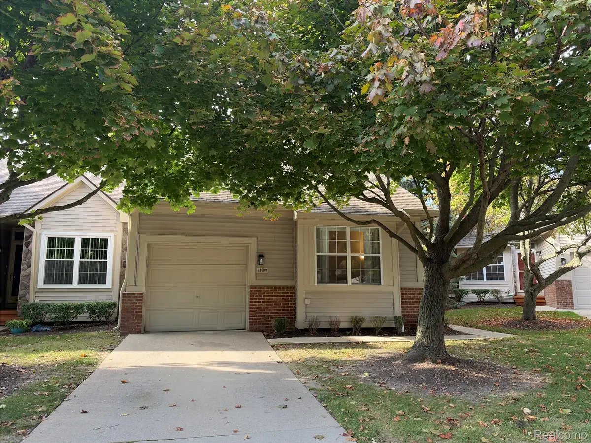 41883 CANTEBURY DR, Novi, MI 48377 - #1
