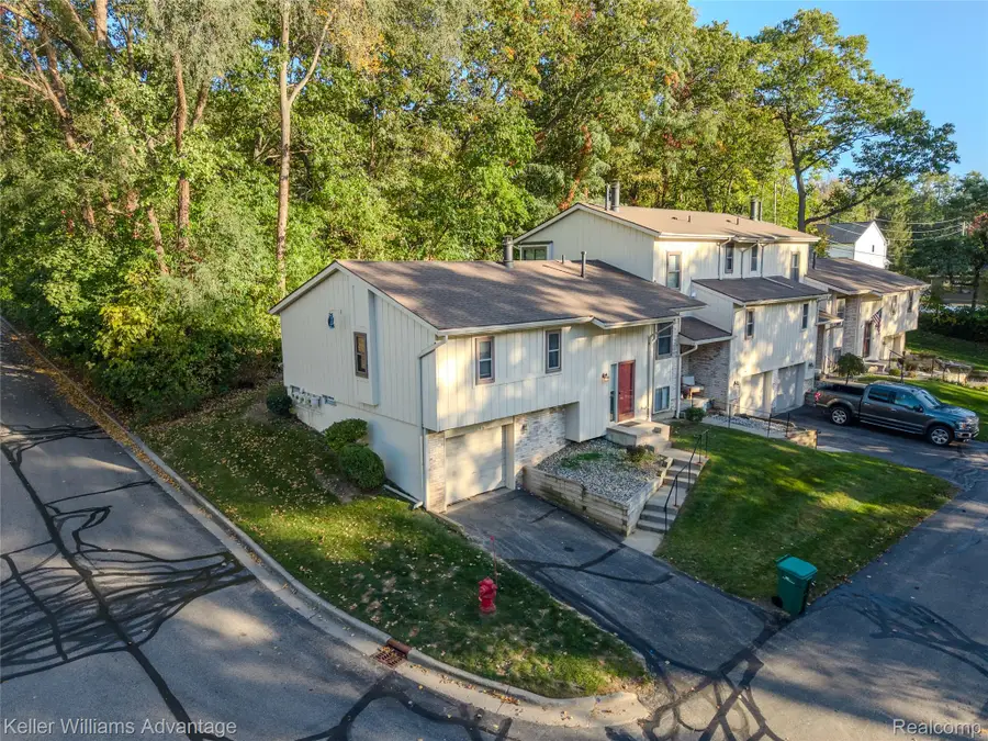 416 Forest DR, Brighton, MI 48116 - #2