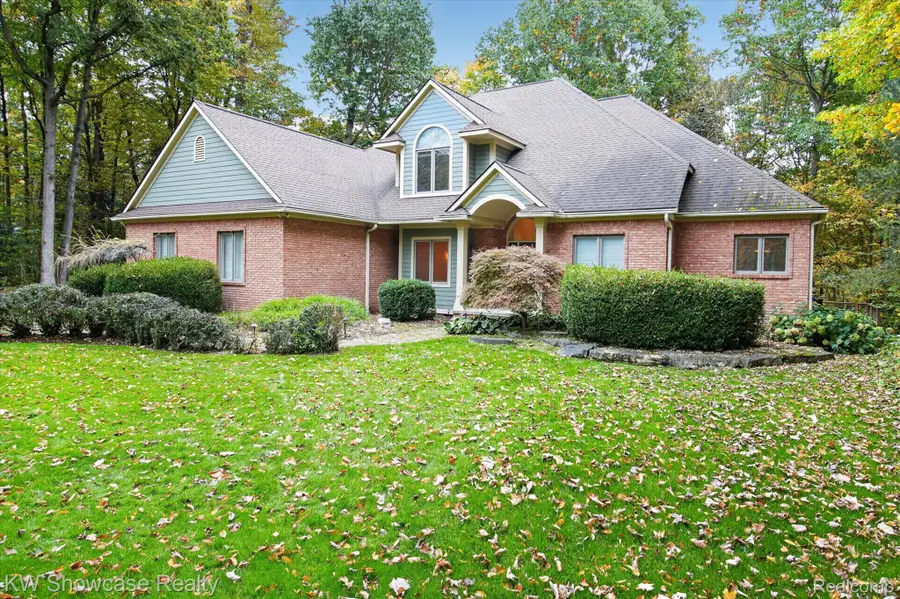 2320 Canyon Ridge DR, White Lake, MI 48383 - #2