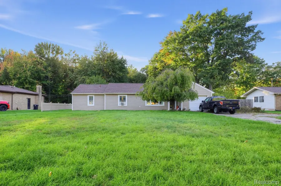 18111 Mayfield ST, Livonia, MI 48152 - #3
