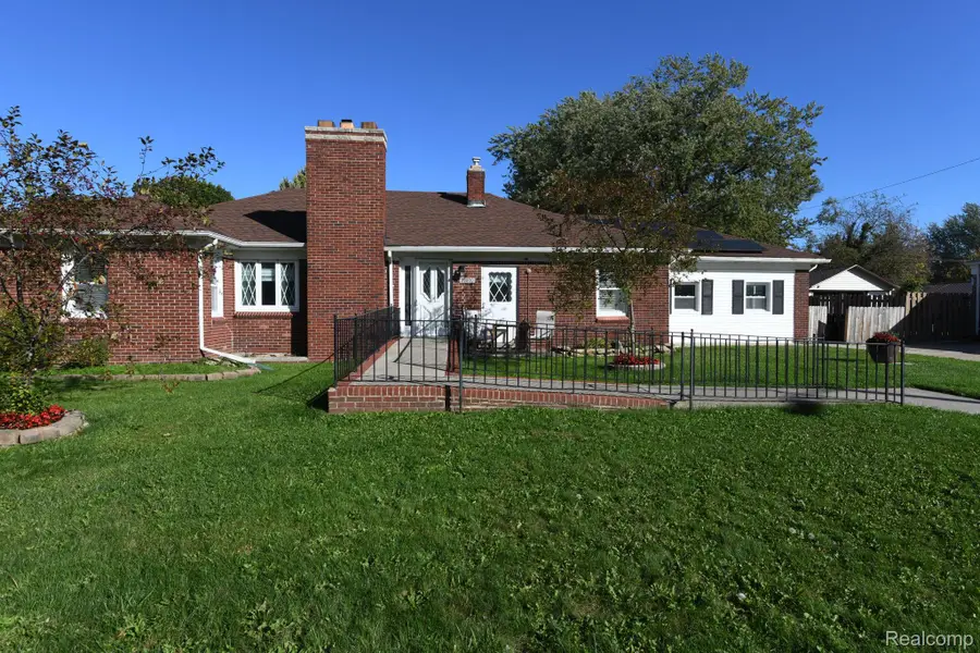 29800 Maison ST, Saint Clair Shores, MI 48082 - #2